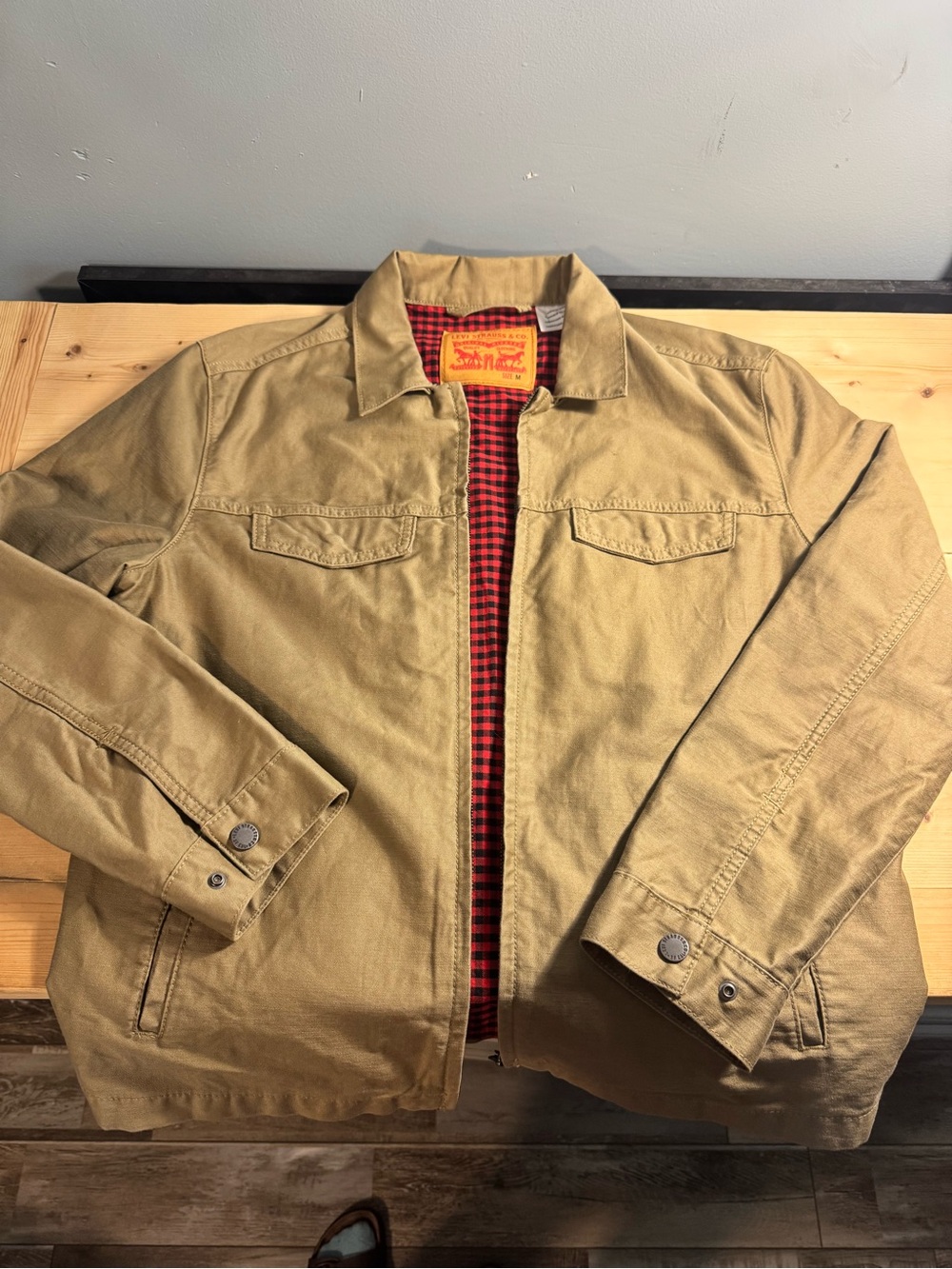 Levi's Men's Tan Workwear Jacket with Red Plaid Lining - Picture 3 of 11